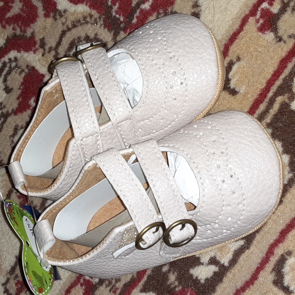 Nude-tan leather shoes for girls